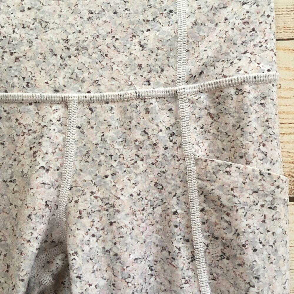 ‎ATHLETA SALUTATION STASH POCKET TIGHTS IN PEBBLE BEACH - Picture 5 of 7